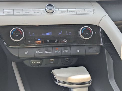 Used 2025 Hyundai Elantra Limited FWD image 21