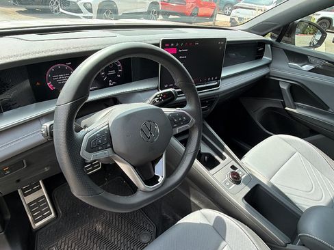 Used 2026 Volkswagen Tiguan SE R-Line FWD image 25