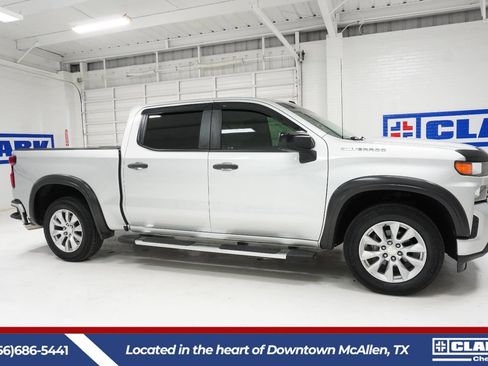 Used 2019 Chevrolet Silverado 1500 Custom w/ Infotainment Package image 4