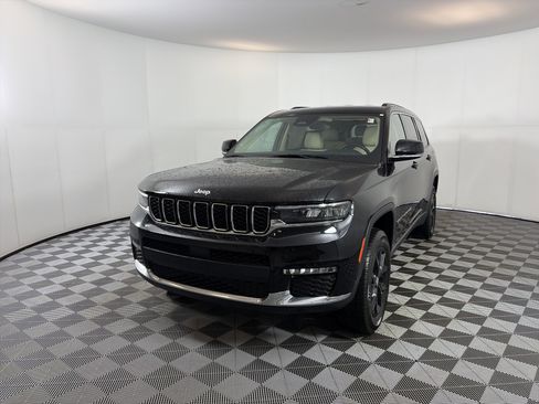 Used 2022 Jeep Grand Cherokee L Limited image 2