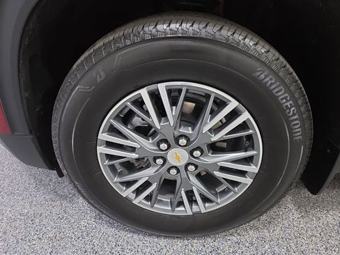 Used 2025 Chevrolet Traverse LT w/ Driver Confidence Package AWD/4WD image 37