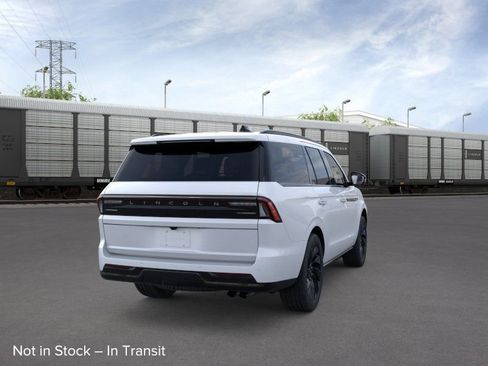 New 2026 Lincoln Navigator Reserve AWD/4WD image 8