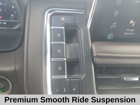 Used 2024 Chevrolet Suburban LT RWD image 9
