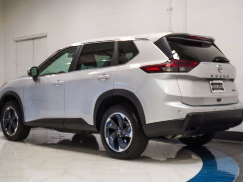 Used 2025 Nissan Rogue SV AWD/4WD image 29