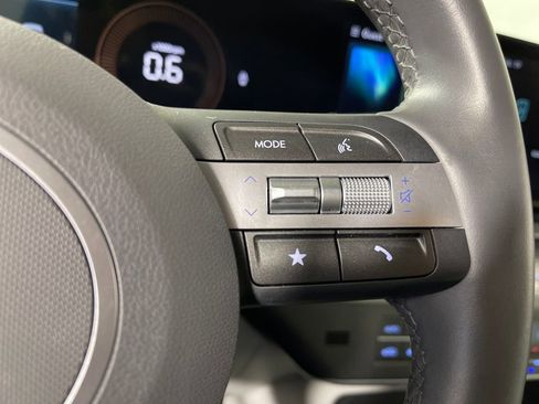 Certified 2025 Hyundai Kona SEL image 30