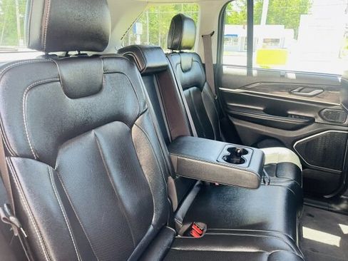 Used 2023 Jeep Grand Cherokee Limited w/ Luxury Tech Group II AWD/4WD image 14