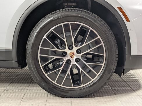 Certified 2025 Porsche Macan 4 Electric AWD/4WD image 26