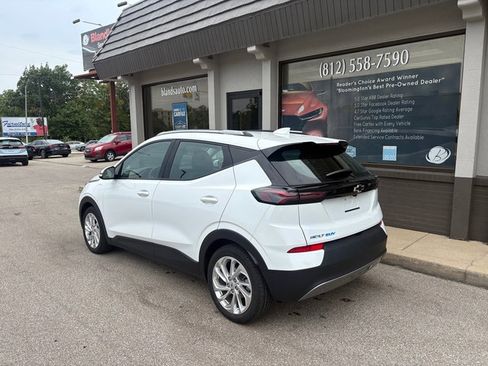 Used 2023 Chevrolet Bolt EUV LT FWD image 3