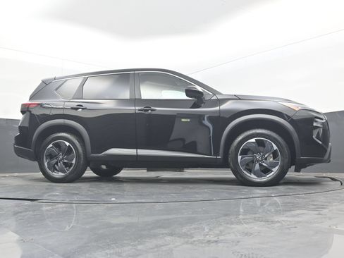 Used 2025 Nissan Rogue SV FWD image 27