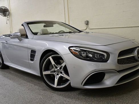 Used 2017 Mercedes-Benz SL 550 image 2