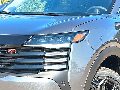 New 2025 Nissan Kicks SR image 4