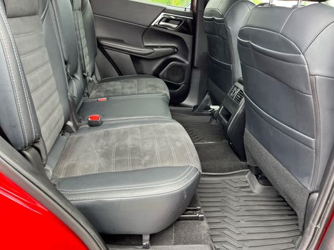 Used 2024 Mitsubishi Outlander SE AWD/4WD image 31