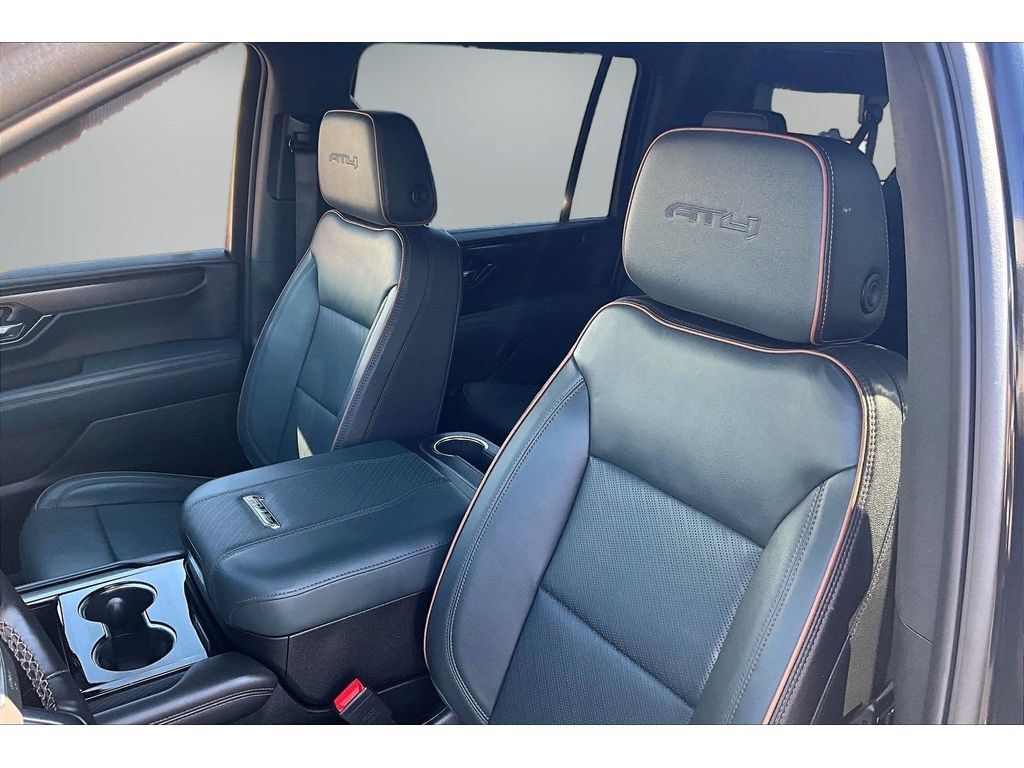 Used 2025 GMC Yukon XL AT4 w/ AT4 Premium Package AWD/4WD image 18