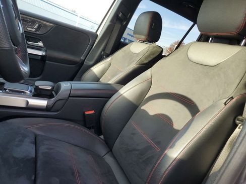 Used 2021 Mercedes-Benz GLB 250 4MATIC image 5