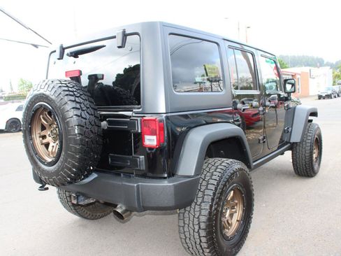 Used 2016 Jeep Wrangler Unlimited Rubicon w/ Connectivity Group AWD/4WD image 6