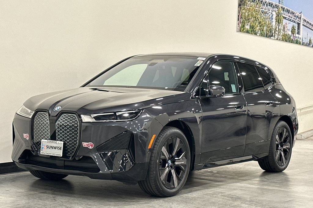 Used 2024 BMW iX xDrive50 w/ Sport Package AWD/4WD image 8