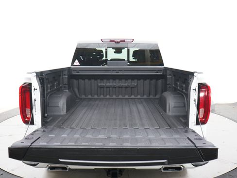 Used 2024 GMC Sierra 1500 Denali w/ Technology Package AWD/4WD image 17