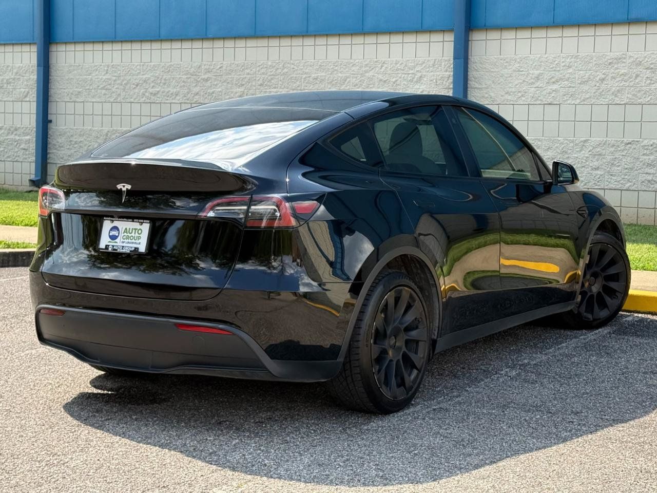 Used 2022 Tesla Model Y Long Range AWD/4WD image 5