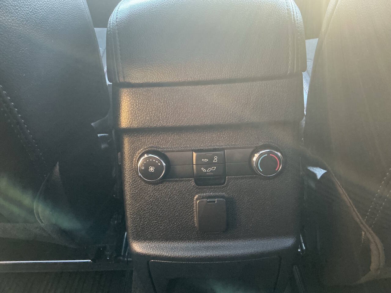 Used 2019 Ford Explorer XLT w/ Equipment Group 202A AWD/4WD image 29