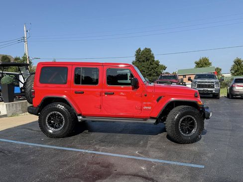 Used 2022 Jeep Wrangler Unlimited Sahara AWD/4WD image 2