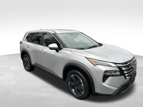 Used 2024 Nissan Rogue SV image 8