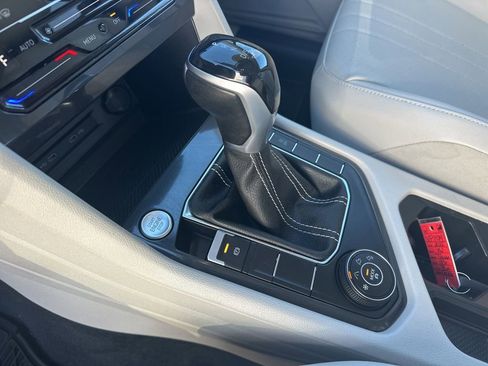 Used 2022 Volkswagen Tiguan SE w/ Panoramic Sunroof Package image 31