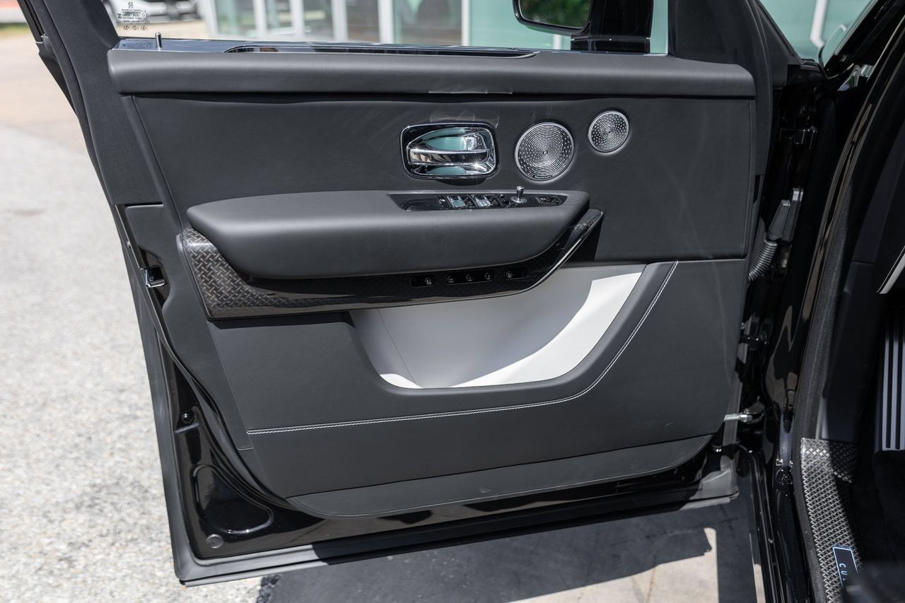 New 2027 Rolls-Royce Cullinan Black Badge AWD/4WD image 38