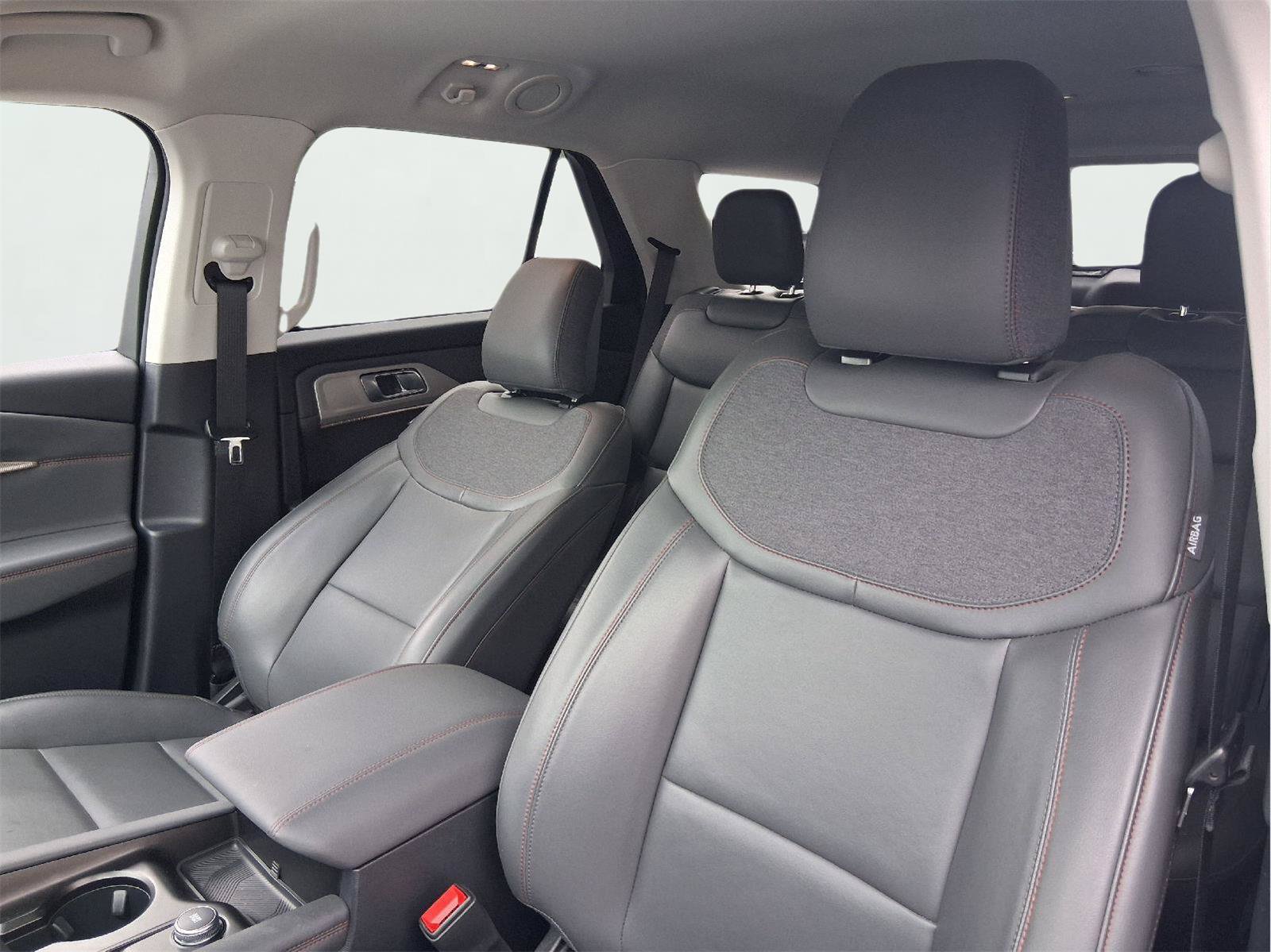 Used 2025 Ford Explorer Active w/ Active Comfort Package RWD image 13
