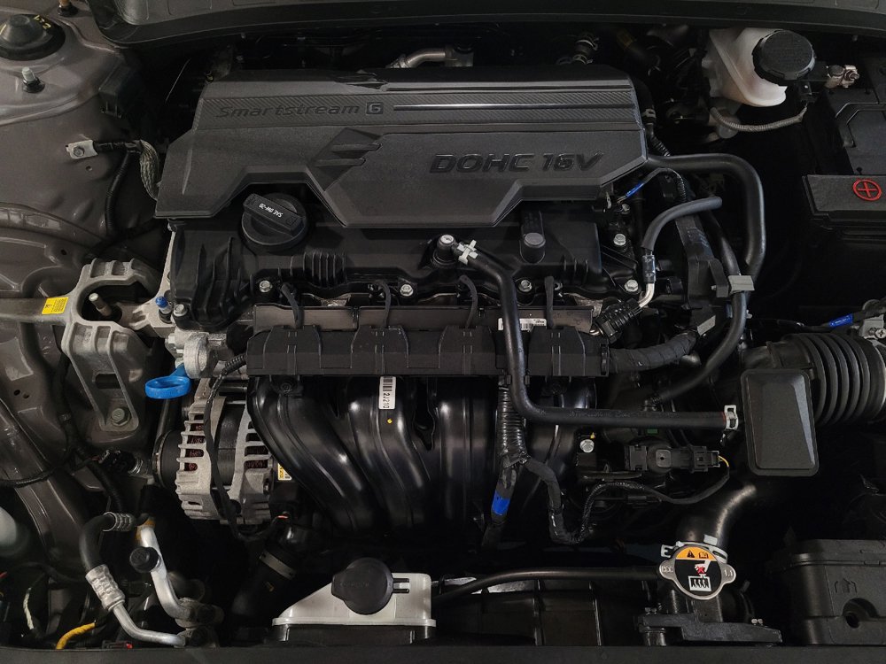 Used 2025 Hyundai Elantra SEL FWD image 30