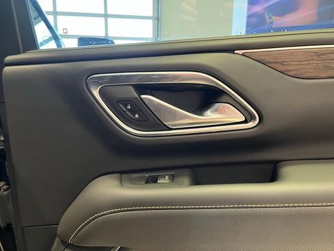 Used 2022 Chevrolet Tahoe Premier w/ Premium Package image 34