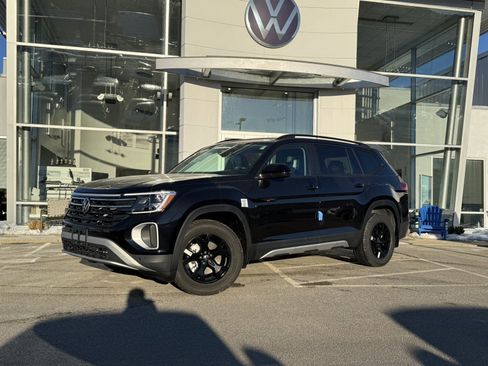 New 2026 Volkswagen Atlas Peak Edition image 1