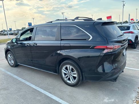 Used 2022 Toyota Sienna XLE Woodland Edition AWD/4WD image 3