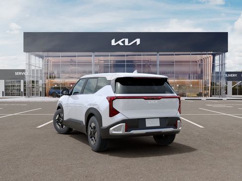 New 2027 Kia Seltos LX FWD image 4