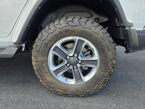 Used 2021 Jeep Wrangler Unlimited Sahara AWD/4WD image 9