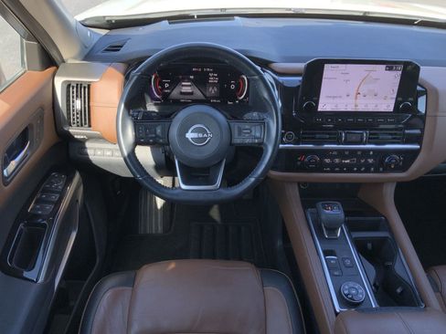 Used 2023 Nissan Pathfinder Platinum image 30