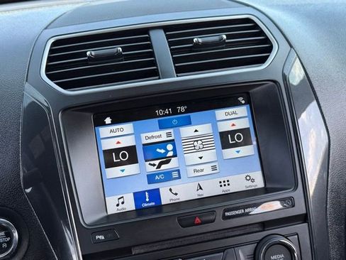 Used 2018 Ford Explorer XLT w/ XLT Appearance Package AWD/4WD image 23