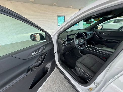 Used 2025 Chevrolet Equinox LT FWD image 11