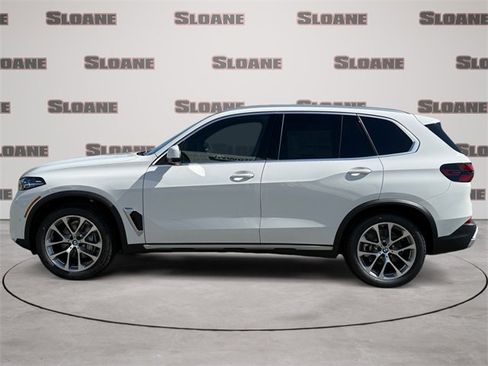 New 2026 BMW X5 xDrive40i w/ Premium Package image 2