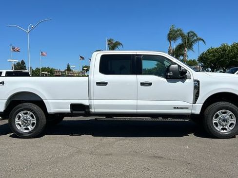 New 2026 Ford F250 XLT w/ FX4 Off-Road Package image 2