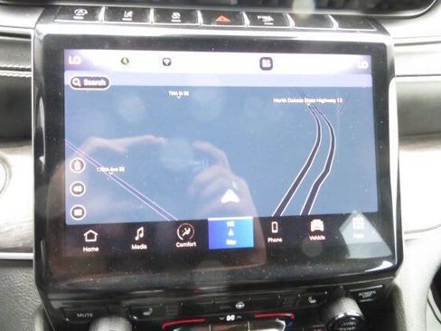 Used 2023 Jeep Grand Cherokee Limited w/ Black Appearance Package AWD/4WD image 23