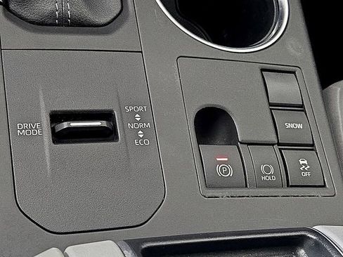 Used 2023 Toyota Highlander XLE image 27