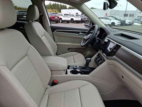 Used 2022 Volkswagen Atlas SE w/ Panoramic Sunroof Package image 12