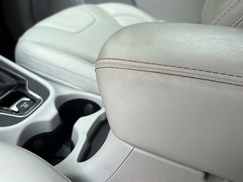 Used 2019 Jeep Cherokee Limited AWD/4WD image 33