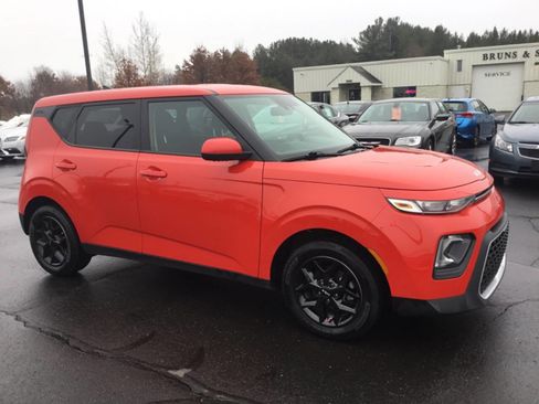 Used 2022 Kia Soul LX w/ Technology Package image 6