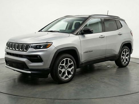 Used 2025 Jeep Compass Limited image 3