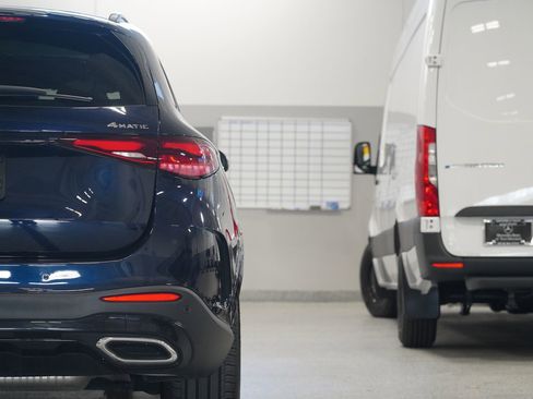 Used 2024 Mercedes-Benz GLC 300 4MATIC image 12