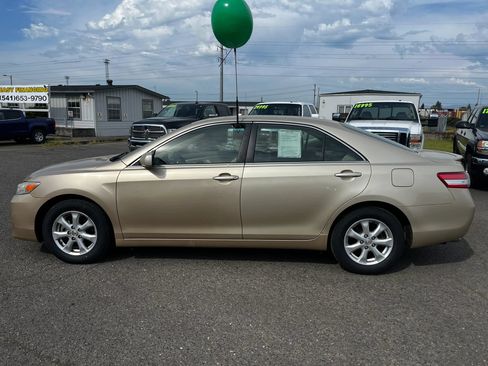 Used 2011 Toyota Camry LE w/ LE Extra-Value Pkg FWD image 6