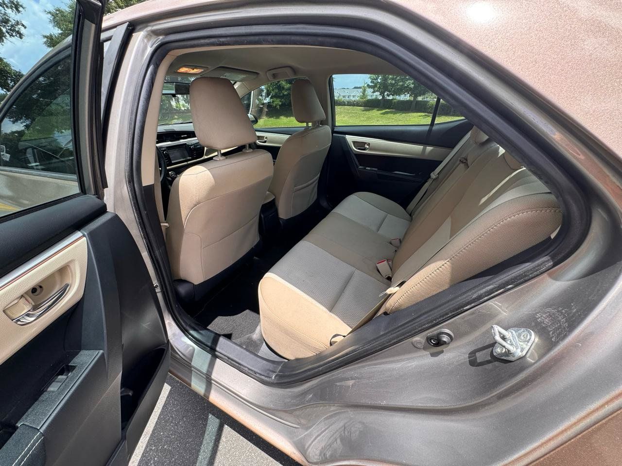 Used 2016 Toyota Corolla LE FWD image 19