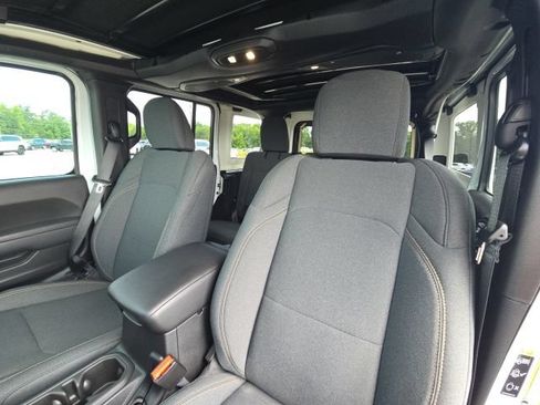 Used 2025 Jeep Wrangler Unlimited Sport AWD/4WD image 21