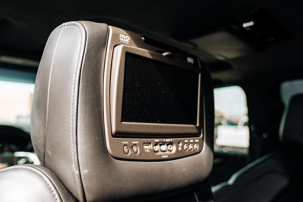 Used 2017 Cadillac Escalade Platinum AWD/4WD image 38